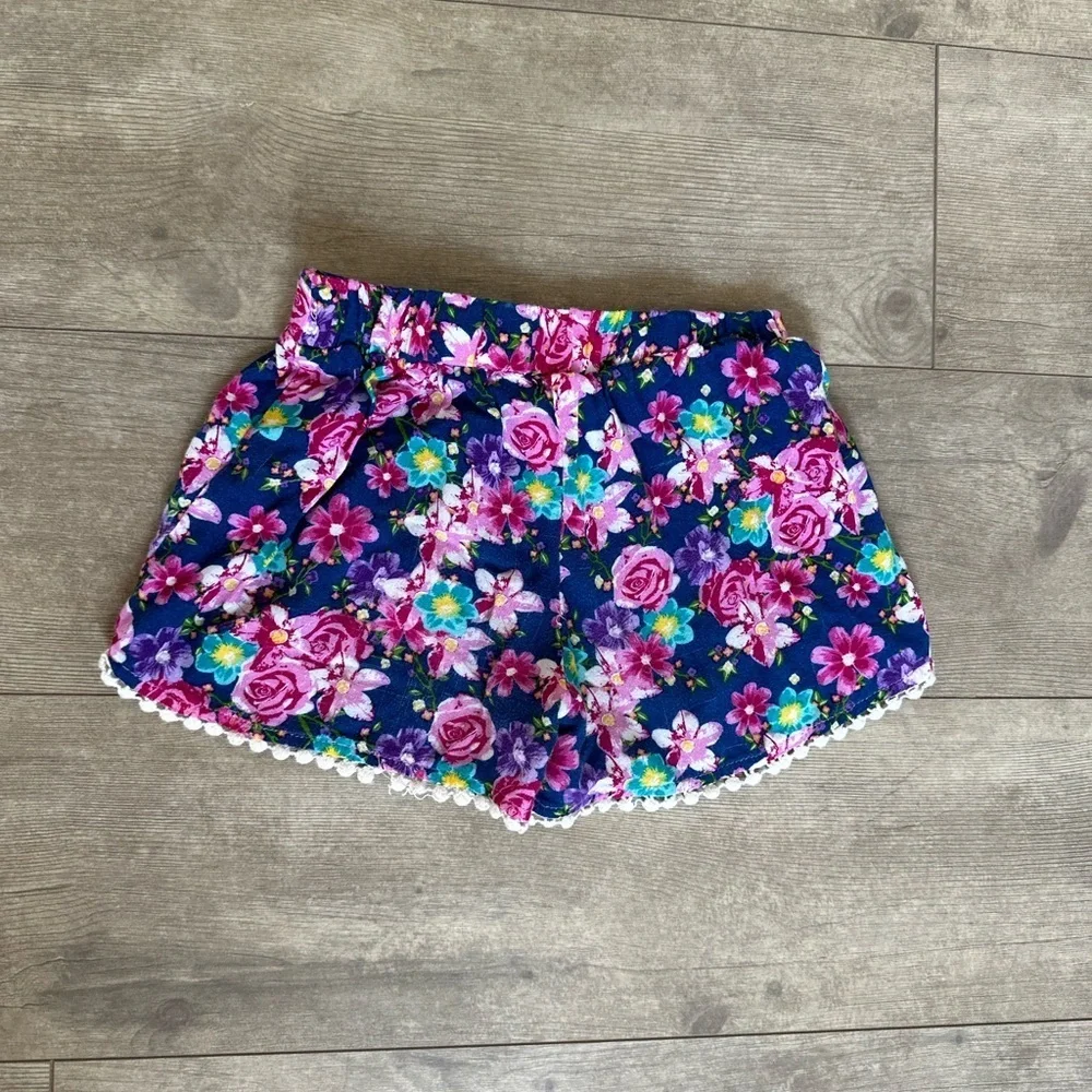 Girl Squad Floral Print Pom Trim Shorts Size 5 Sooo cute!